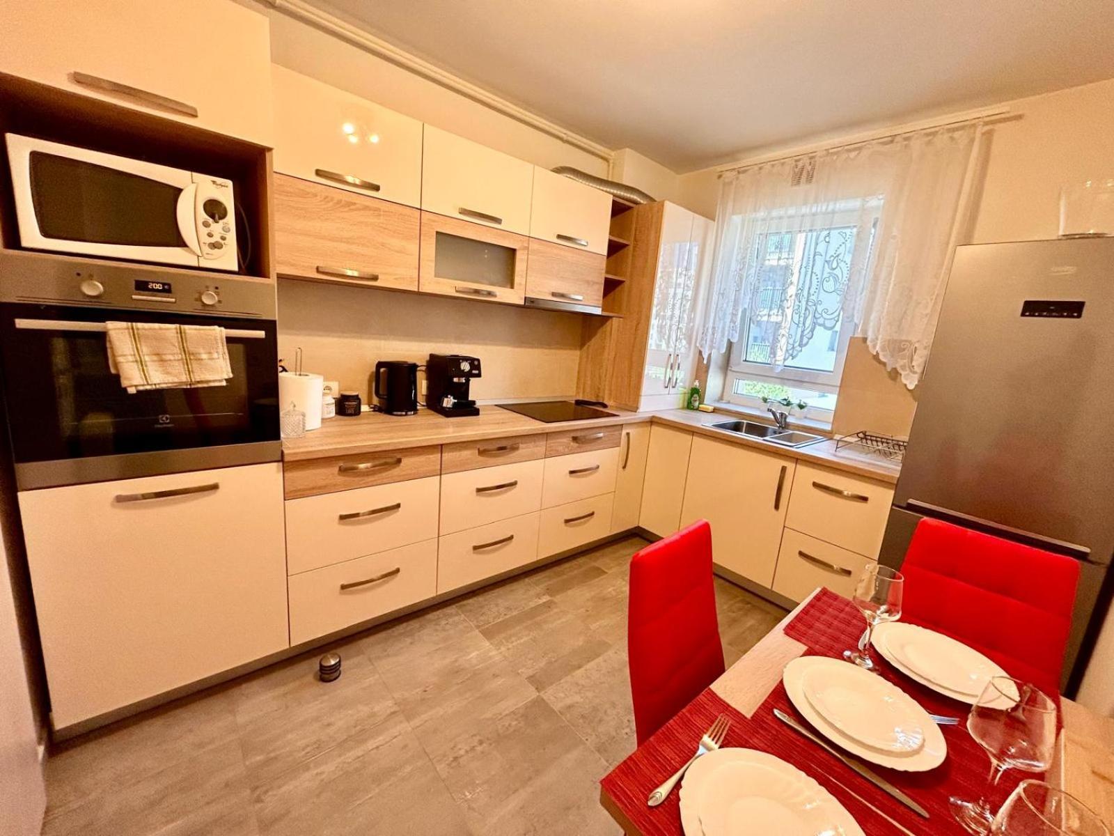 Jad - Luxury 3 Rooms & 2 Rooms Apartments In Kasper, Near Coresi Mall 布拉索夫 外观 照片