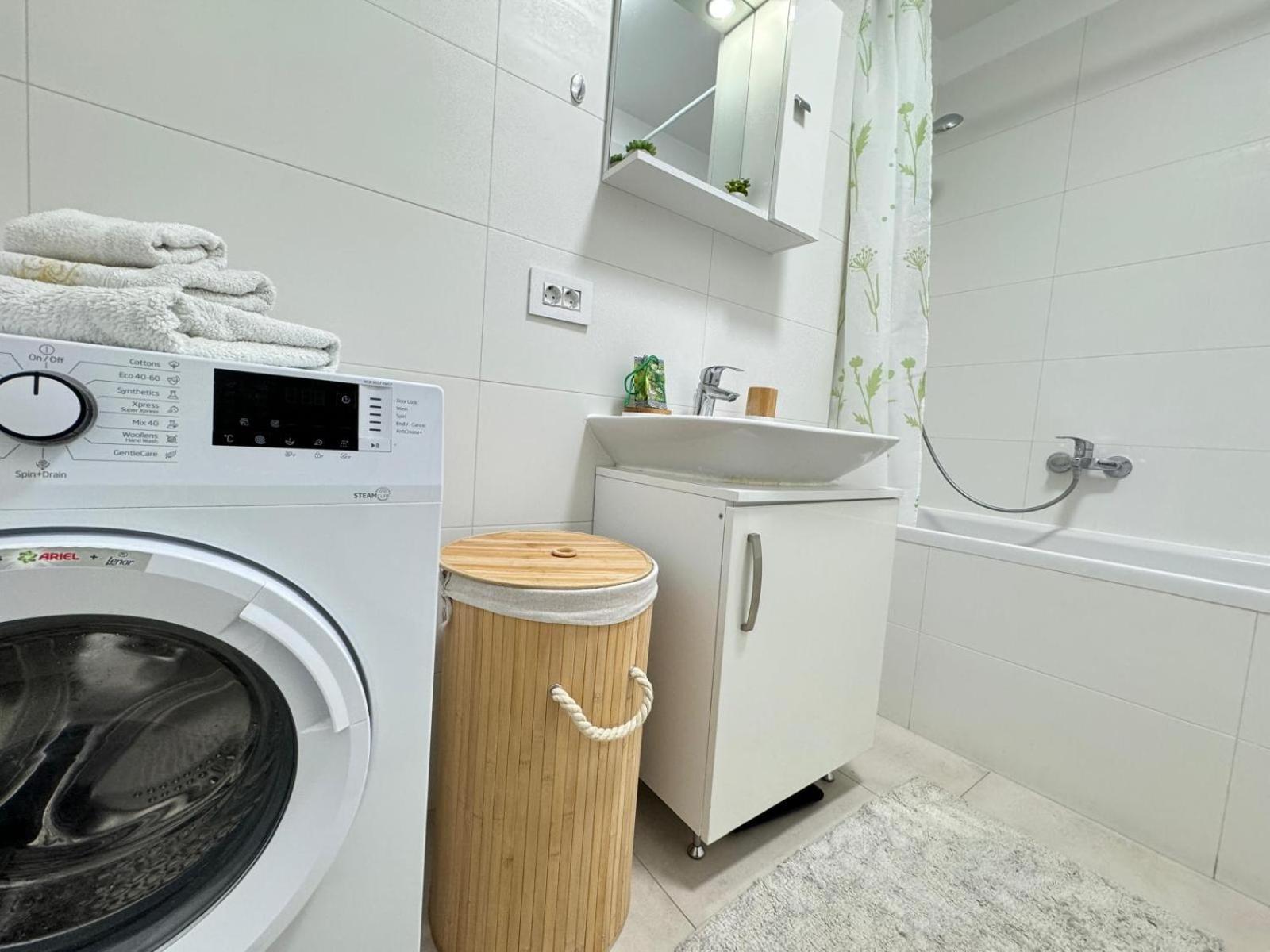 Jad - Luxury 3 Rooms & 2 Rooms Apartments In Kasper, Near Coresi Mall 布拉索夫 外观 照片